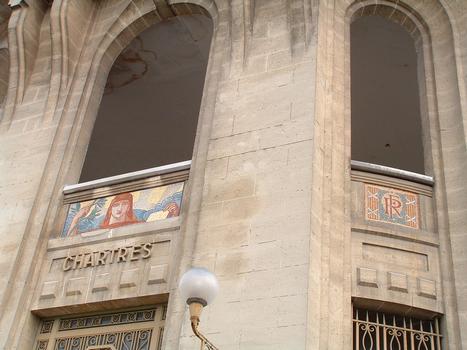 Chartres: La nouvelle Médiathèque (rénovation et adaptation de l'ancienne Poste Principale construite en 1927 selon les plans de Raoul Brandon - Etat des travaux mi-mai 2006)