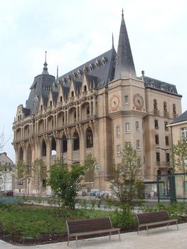Médiathèque, ChartresUmbau des Postgebäudes in eine Mediothek