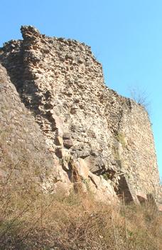 Ruines du château du Hugstein à Buhl (68 - Alsace). La construction se fait entre 1230 et 1457. Il est ruines depuis 1542