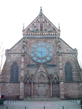 Façade Est et entrée de l'Eglise Sainte Geneviève de Mulhouse