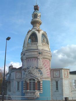 La «tour» LU à Nantes. Une des 2 tours de l'ancienne usine LU (Lefèvre-Utile) biscuiterie célèbre entre autre pour le fameux «Petit beurre» a été restaurée et est devenue un espace culturel: Le Lieu Unique