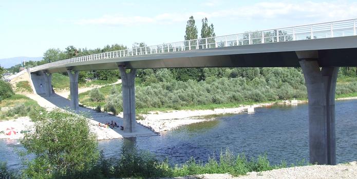 Pont international sur le Rhin Erich Dilger. (La mise en service a été faite fin mai 2006. Le pont relie les communes de Fessenheim en France et de Bremgarten en Allemagne ainsi que l'autoroute allemande A5 / E35, sortie 64b)
