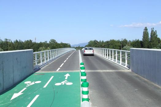 Pont international sur le Rhin Erich Dilger. (La mise en service a été faite fin mai 2006. Le pont relie les communes de Fessenheim en France et de Bremgarten en Allemagne ainsi que l'autoroute allemande A5 / E35, sortie 64b)