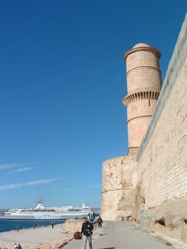 Fort Saint Jean de Marseille. Construction étalée du XIIème au XVIIème siècle