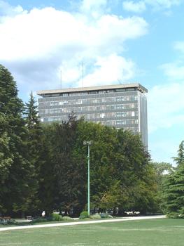Hôtel de Ville de Grenoble. (1968, architectes Novarina et Prouvé)