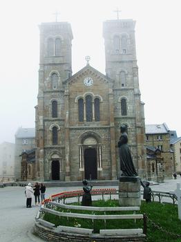 Notre Dame de la Salette, à La Salette (38/Isère/Rhône-Alpes). Vues extérieures