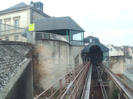 Laon: Funiculaire POMA 2000. Gare Supérieure