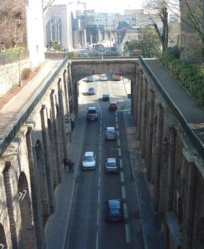 Le Mans: la rue Wilbur-Wright appelée le «Tunnel» (qui a été percé entre 1872 et 1877 selon les plans de l'ingénieur Eugène Caillaux)