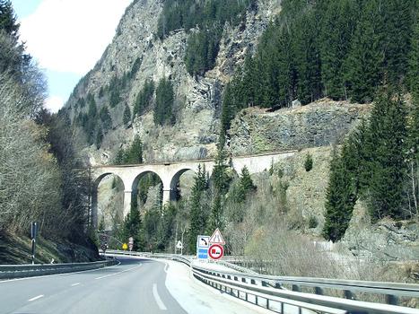Pont Ste Marie sur la N 205 aux Houches (Haute Savoie)