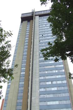 Maxéville: La Tour Panoramique les Aulnes. Hauteur du bâtiment: 96 m. Hauteur à l'antenne: 108 m
