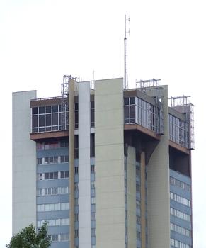 Maxéville: La Tour Panoramique les Aulnes. Hauteur du bâtiment: 96 m. Hauteur à l'antenne: 108 m
