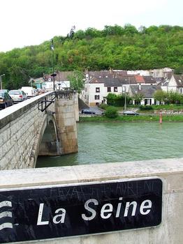 Montereau Fault Yonne: pont sur la Seine
