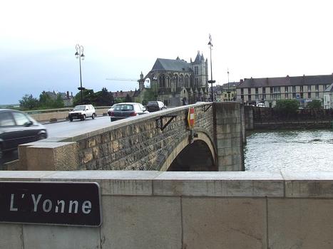 Montereau fault Yonne: pont sur l'Yonne