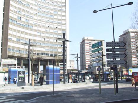 Mulhouse: Tram-Train - Station Porte Jeune commune aux lignes Nord-Sud et Est-Ouest