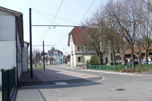 Mulhouse: TramTrain. Ligne de liaison entre le réseau Tram (ligne Est-Ouest) et le réseau train (ligne SNCF Mulhouse-Strasbourg)
