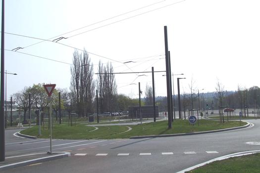 Mulhouse: TramTrain. Ligne de liaison entre le réseau Tram (ligne Est-Ouest) et le réseau train (ligne SNCF Mulhouse-Strasbourg)