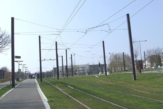 Mulhouse: Le TramTrain. Liaison entre le réseau Tram (ligne Est-ouest) et le réseau train (ligne SNCF Mulhouse-Strasbourg)
