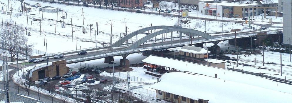 Mulhouse: Le pont de Riedisheim sur la voie ferrée Mulhouse-Bâle