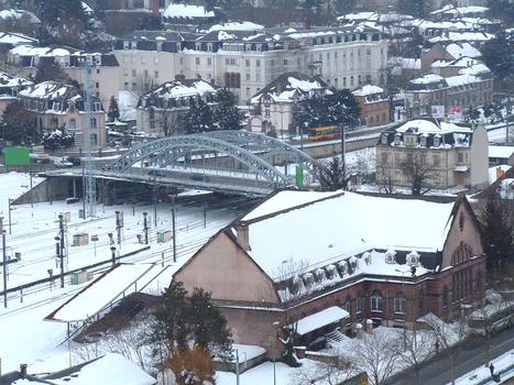 Mulhouse: Le Pont d'Altkirch sur la voie ferrée Mulhouse-Paris vu depuis la Tour Wilson