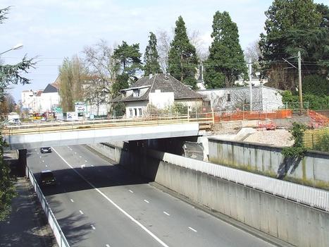 Mulhouse: Tram-train: Construction de la nouvelle ligne C reliant Mulhouse-Stade de l'Ill à Thann-nord. Pont sur l'Avenue F. Mitterand à Mulhouse-Dornach
