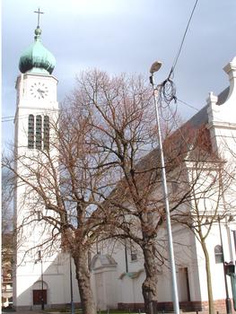Mulhouse: Eglise catholique Saint Antoine. Hauteur du clocher 46 m et 49 m à la cime de la croix. Construction terminée en 1909