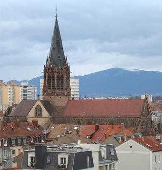 Mulhouse: Eglise catholique Ste Geneviève vue depuis le Nordfeld