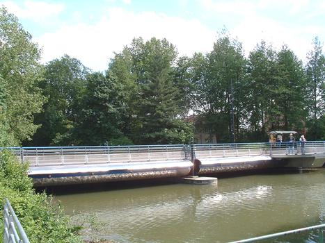 Mulhouse: Pont Nathan Katz sur le canal de liaison entre le Canal du Rhône au Rhin et le «Nouveau Bassin»