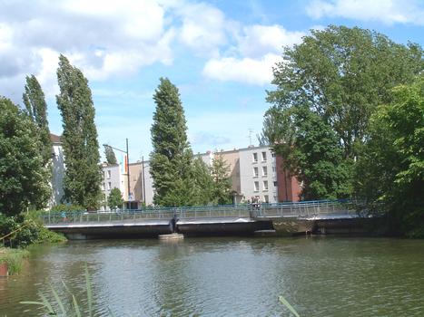 Mulhouse: Pont Nathan Katz sur le canal de liaison entre le Canal du Rhône au Rhin et le «Nouveau Bassin»