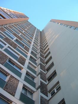 Immeuble d'habitation Plein Ciel A. 25 niveaux. Architectes Loods et Spoerry (1970). Hauteur 71,4 m (80 m à la pointe de l'antenne)