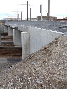 Mulhouse: Construction du pont-rail pour le Tram-Train (ligne Nord-Sud) au-dessus des voies ferrées de la Gare du Nord. (Vu côté Est)