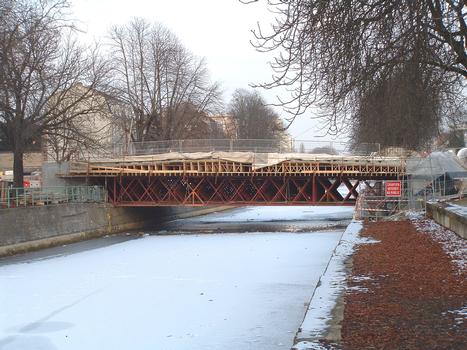 En construction, le Pont de la Fonderie à Mulhouse. (Situation des travaux au 5 janvier 2006)