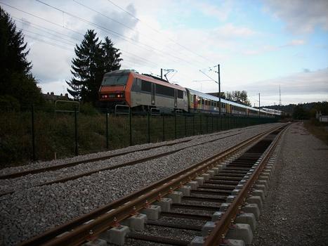 Mulhouse : Construction de la ligne Mulhouse-Thann du Tram-train entre les quartiers Zu-Rhein et Daguerre. Vue en direction du centre-ville de Mulhouse