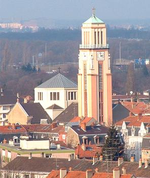Mulhouse: Eglise catholique Ste Jeanne d'Arc vue depuis la Tour de la Sécurité Sociale