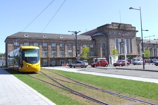 Mulhouse: Ligne Nord-Sud du Tram aux abords de la Place du Général De Gaulle
