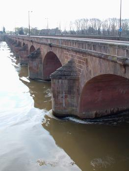 Nevers: Le Pont Neuf