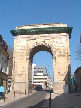 Nevers: la Porte de Paris