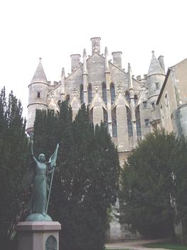Palais des Comtes de Poitou et des Ducs d'Aquitaine. Usage actuel: Palais de Justice de Poitiers