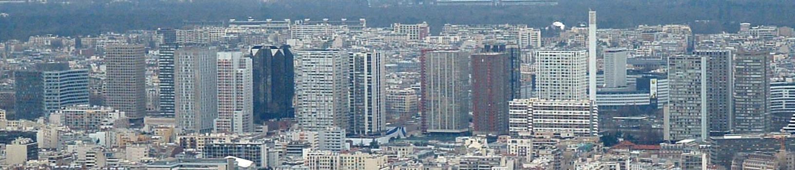 Paris: Le quartier Front de Seine (XVème) composé essentiellement d'immeubles de 90 à 105 m de hauteur