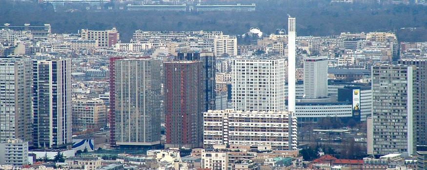 Paris: Le quartier Front de Seine (XVème) composé essentiellement d'immeubles de 90 à 105 m de hauteur