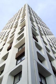 Paris XXème: Tour St Blaise, Square Vitruve. Composition de l'immeuble: 3 sous-sol - 1 RdC - 29 étages standard - 1 étage technique. Hauteur aérienne, hors du sol: 87,3 m