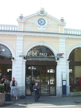 Façade principale de la gare SNCF de Pau