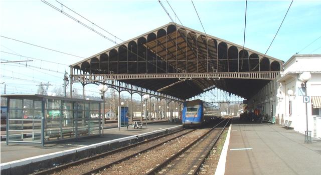 Les quais de la gare de Pau. (64 - Pyrénées Atlantiques)