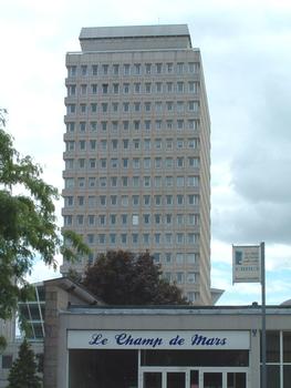 Immeuble le la Sécurité Sociale, Rennes: D'une hauteur de 58 m, l'immeuble à 19 niveaux dont 1 RdC, 16 étages, 1 attique, 1 niveau technique