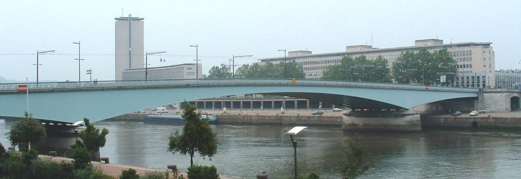 Rouen: Le pont Jeanne d'Arc sur la Seine