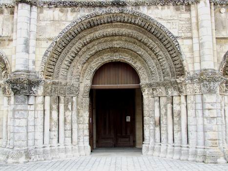 Saintes: Le monastère