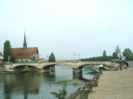 Sens: Pont d'Yonne sur l'Yonne