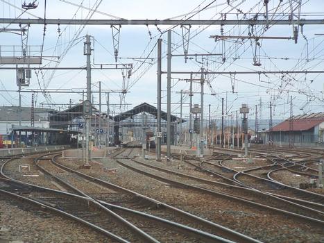 Gare SNCF de Tarbes: Voies ferrées et quais