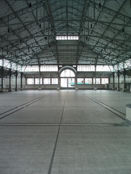 Intérieur de la Halle Marcadieu (marché couvert) à Tarbes