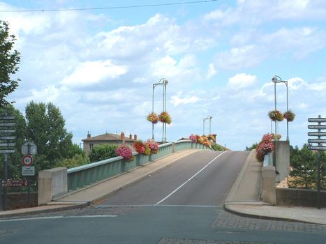 Tournus: Le Pont Jean Jaurès sur la Saône