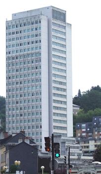 Tulle: La Tour de la Cité Administrative d'une hauteur de 86 m et composée de 27 niveaux. (Composition: 1 sous-sol - 1 RdC - 1 Entresol - 22 étages standard - 2 étages supérieurs soit 27 niveaux)